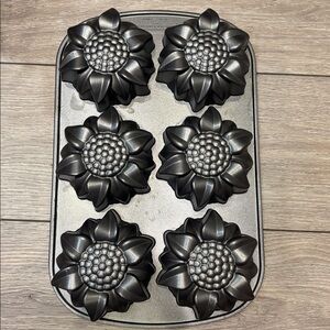 Nordic Ware Sunflower muffin pan